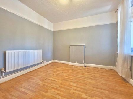 3 bedroom maisonette to rent - Photo 4