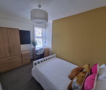 5 bedroom terraced house to rent - Photo 3