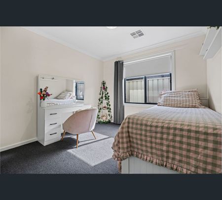 5 Catalonia Avenue, Munno Para West, SA 5115 - Photo 2