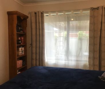 Cranbourne East - Photo 3