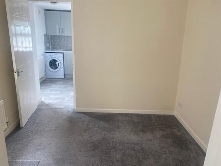 House - Terraced For Rent Bryn Crescent, Abertillery - Photo 3