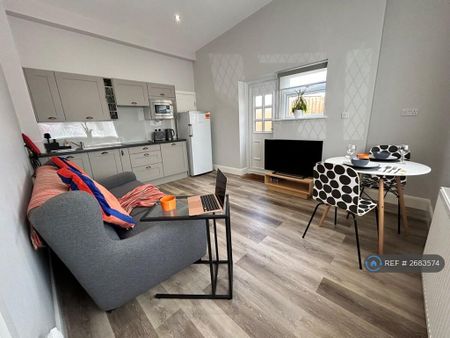 1 bedroom flat to rent - Photo 2