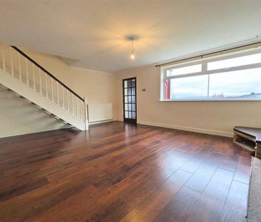 3 Bedroom Link Detached To Let - Photo 2