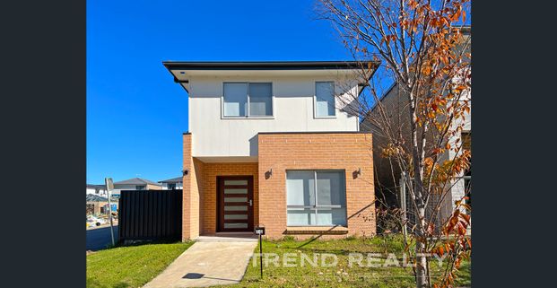 Modern Family Home | Walking To Station - Photo 1