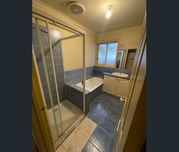 Centrally located Family home - Photo 4