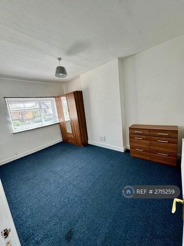 3 bedroom flat to rent - Photo 2