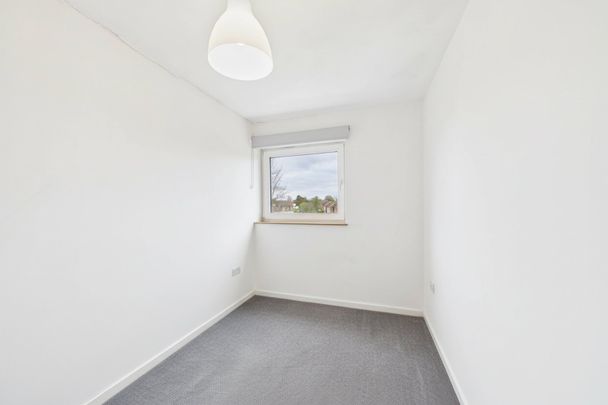 3 bedroom Maisonette in Hever Close, Maidenhead - Photo 1