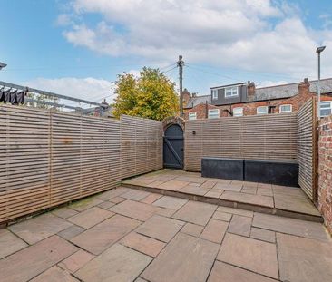 2 bedroom end of terrace house to rent - Photo 3