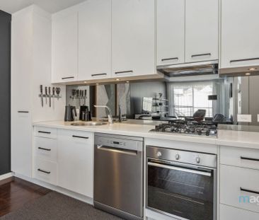 Stylish, Fully Equipped Townhouse in Prime CBD location. - Photo 6
