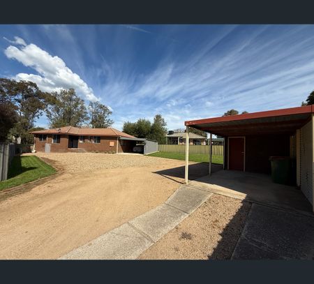 13 Tabletop Court, Thurgoona, NSW 2640 - Photo 2