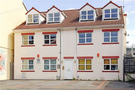 Warden Court, - Photo 3