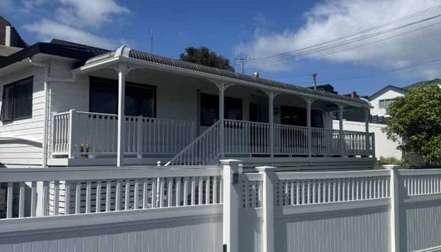 Looking for a home with great street appeal? - Photo 1