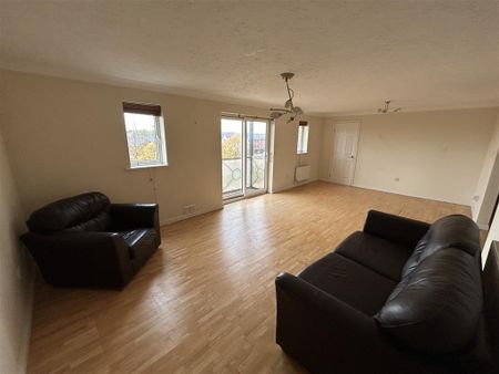 Lakeside Boulevard, Doncaster - Photo 2