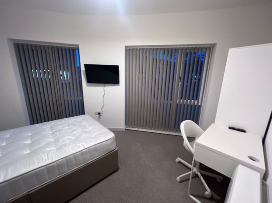 3 Bed Flat, Bristol, BS5 - Photo 1