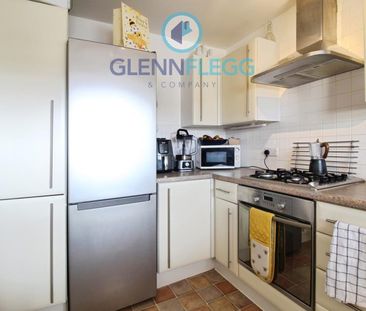 2 bedroom flat to rent - Photo 2