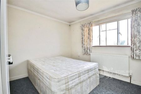 5 bedroom semi-detached house to rent - Photo 2