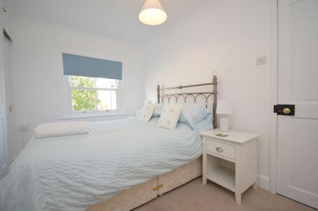 2 bedroom end of terrace house to rent - Photo 5