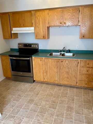 323 Saunders Street – A - Photo 4