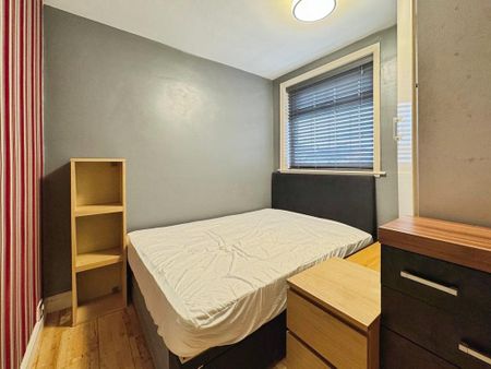 3 bedroom terraced house to rent - Photo 4