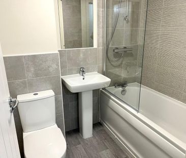 3 bedroom semi-detached house to rent - Photo 4