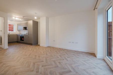 2 bedroom semi-detached house to rent - Photo 3