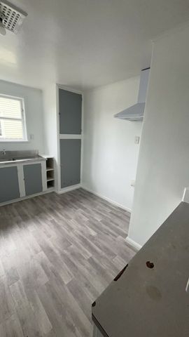 Easy, low-maintenance living in a handy location - Photo 4