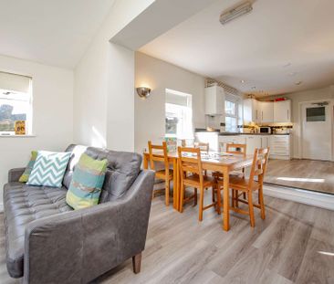 Large extension to kitchen/lounge with landscaped rear garden - Photo 2