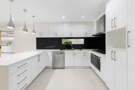 Family Home in prime location - Photo 4