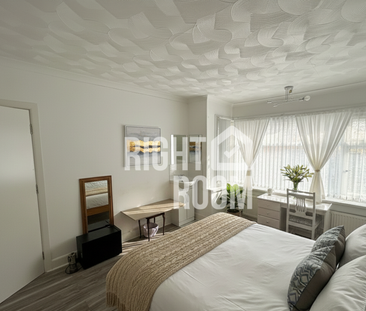 1 bedroom in a house share to rent - Photo 2