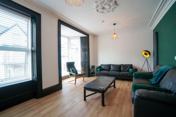 6 bedroom terraced house to rent - Photo 1