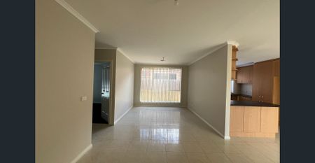 SPACIOUS HOUSE IN PRIME LOCATION - Photo 4