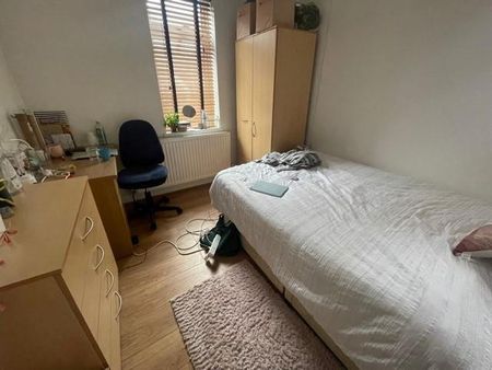 4 bedroom private hall to rent - Photo 3