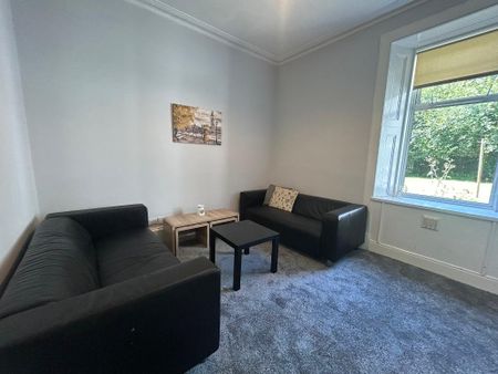 3 bedroom flat to rent - Photo 5