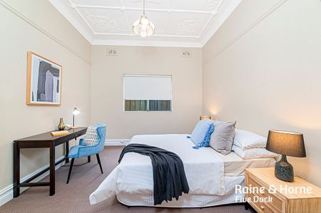 Superb 5 Bedroom Family Home | Extra Convenient Location - Photo 5