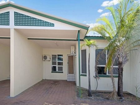 Ground level 2-bedroom unit with private courtyard - Photo 5
