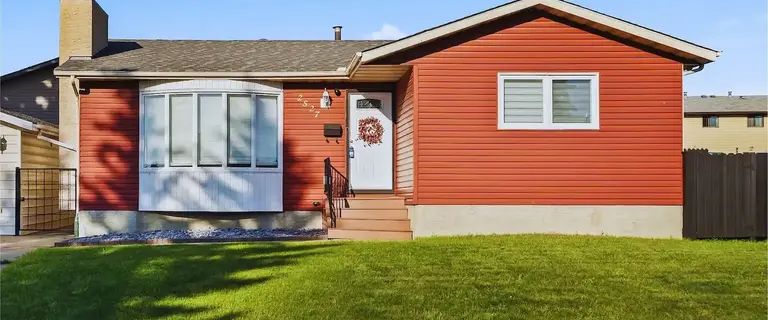 3 Bedroom Main Floor Suite in Mill Woods | Edmonton - Photo 1