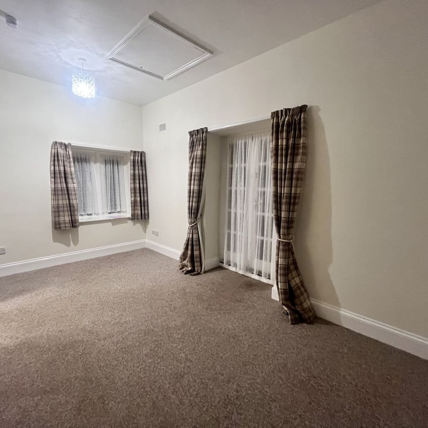 Ermine Street, Grantham, Ancaster - Photo 1