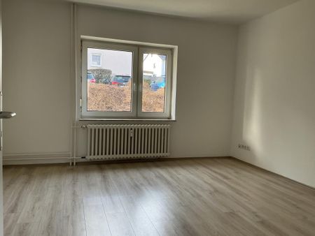 Einziehen und Wohlfühlen: schicke 3-Zimmer-Wohnung mit Balkon im Erdgeschoß am Buckesfeld! - Foto 2