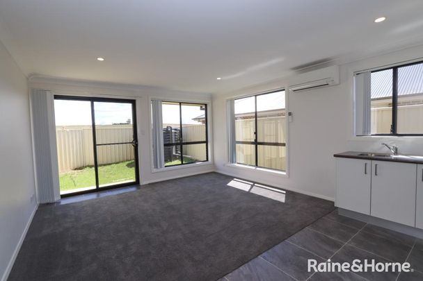 Separate Granny Flat with Air Conditioning- Available 29.12.2025 - Photo 1