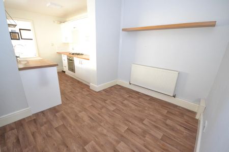 2 bedroom terraced house to rent - Photo 4