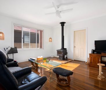 Charming Three Bedroom Home - Photo 1