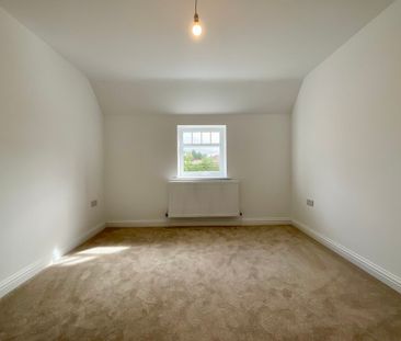 4 bedroom Detached House to let - Photo 4