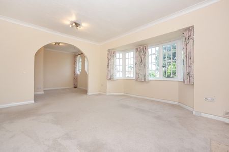 2 Bed Maisonette, Lock Chase, SE3 - Photo 2