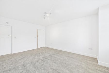 3 bedroom flat to rent - Photo 5