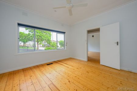 1/26 Fenacre Street, Strathmore - Photo 2