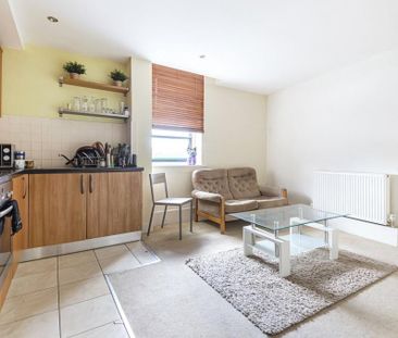 1 bedroom flat to rent - Photo 6