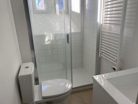 Location Appartement 1 pièce 27m² ST PRIVAT 07200 - Photo 4