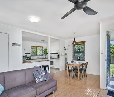 Nice three bedroom home with yard - Photo 2