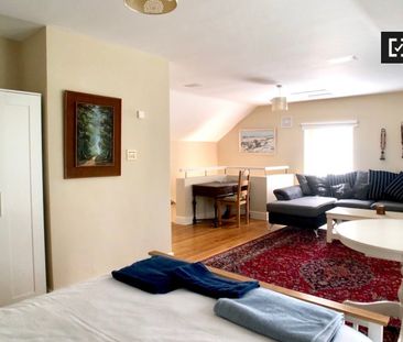 Chic studio apartment for rent in Killiney, Dublin - Photo 2