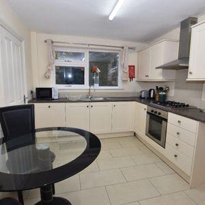 4 Bed Detached House, Wheeleys Road, B15 - Photo 2